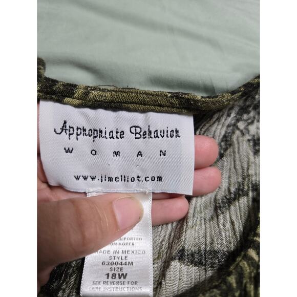 Appropriate behavior 18w (what's on tag) runs small women's green and blue dress - Picture 5 of 9